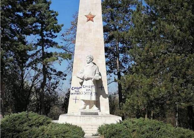 Война против памятников Красной армии в Европе выходит на пик Война против памятников Красной армии в Европе выходит на пик