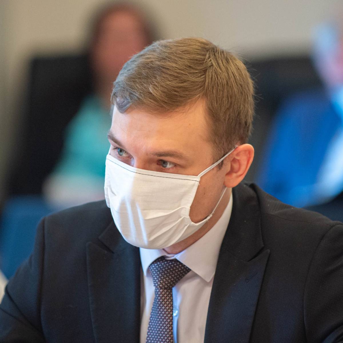 Валентин Коновалов теряет авторитет среди коммунистов Валентин Коновалов теряет авторитет среди коммунистов