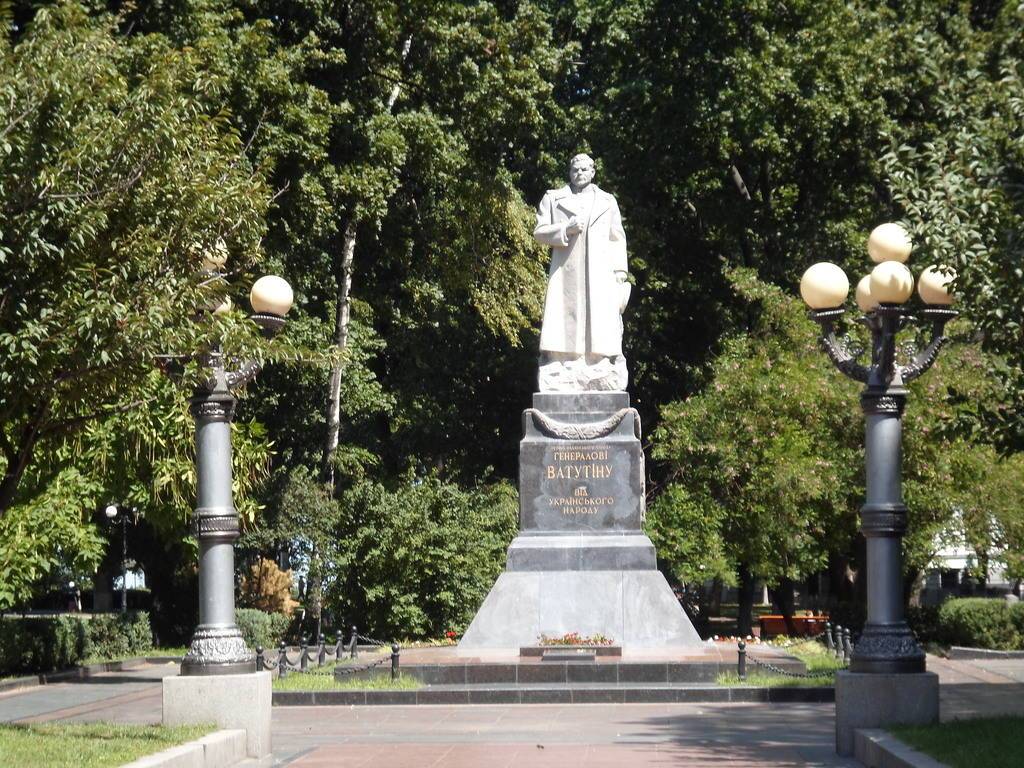 Угроза сноса памятника Ватутину: Киев продолжает стратегию США