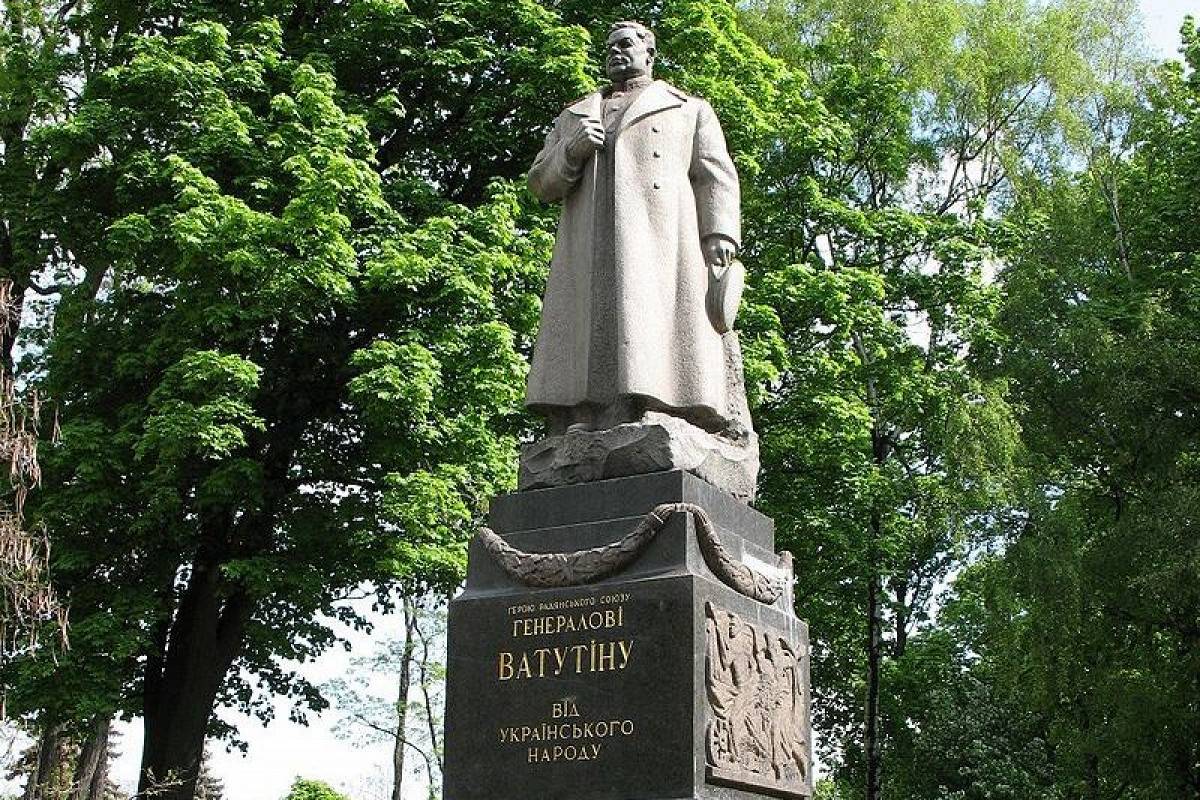 Страх нового Майдана: Киев не встанет на защиту памятника Ватутину