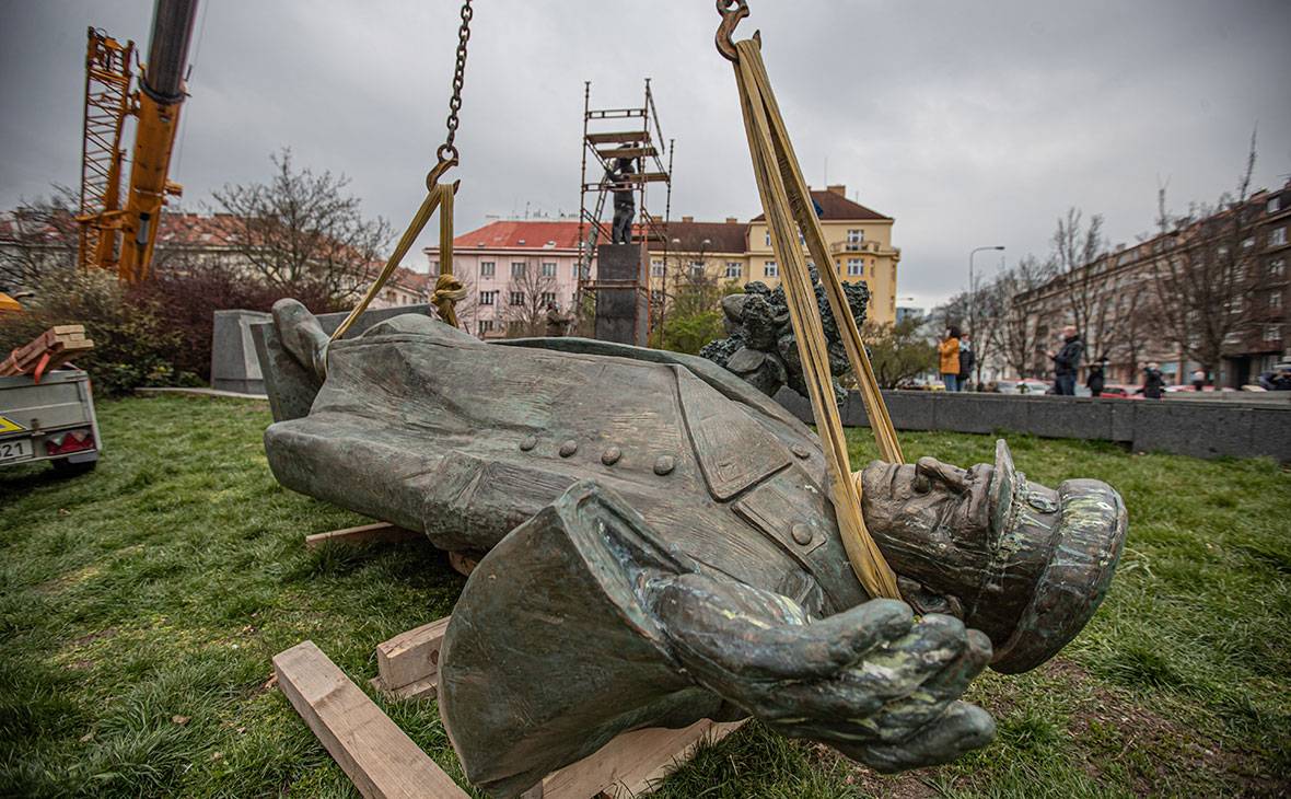 Снос памятника маршалу Коневу: Чехия может пойти по "польскому пути"