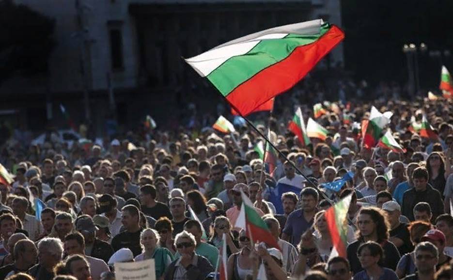 Болгария перестает верить НАТО и Евросоюзу