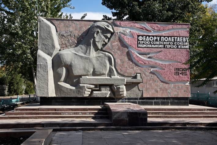 В Узбекистане не могут восстановить памятник Герою СССР Полетаеву