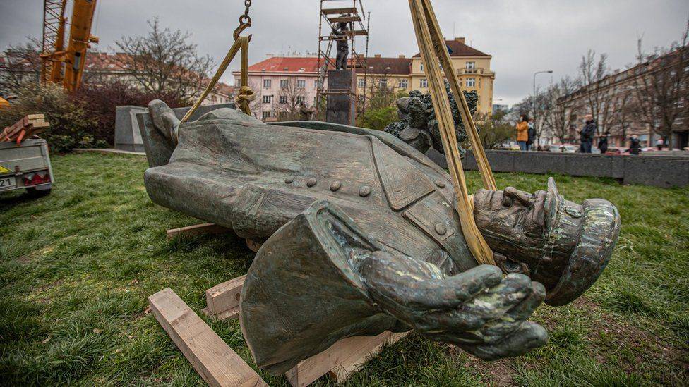 Унитаз вместо памятника Коневу: РФ может повторить прибалтийский сценарий