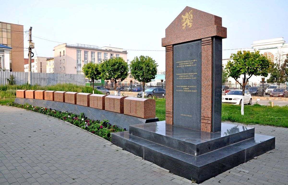 Чехи возмущены осквернением памятника чехословацким легионерам в России