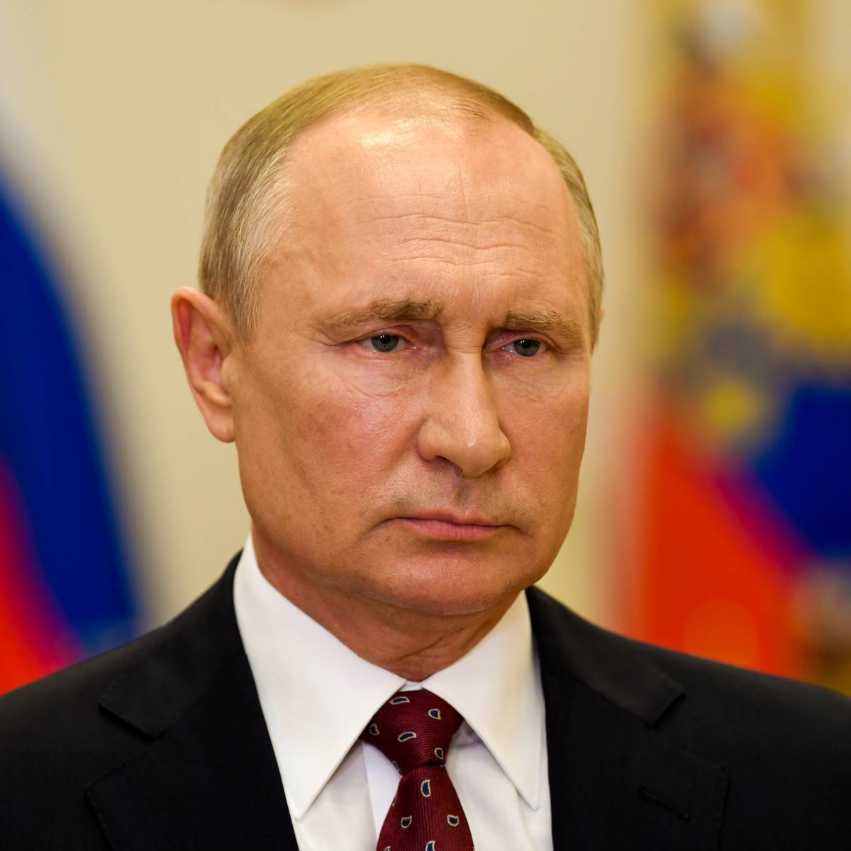 Посольство призвало Bloomberg извиниться за статью о рейтинге Путина