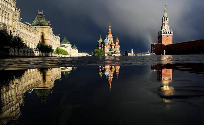 Сильной власти нет, экономика провалена, будущее темно: Что ждёт Россию