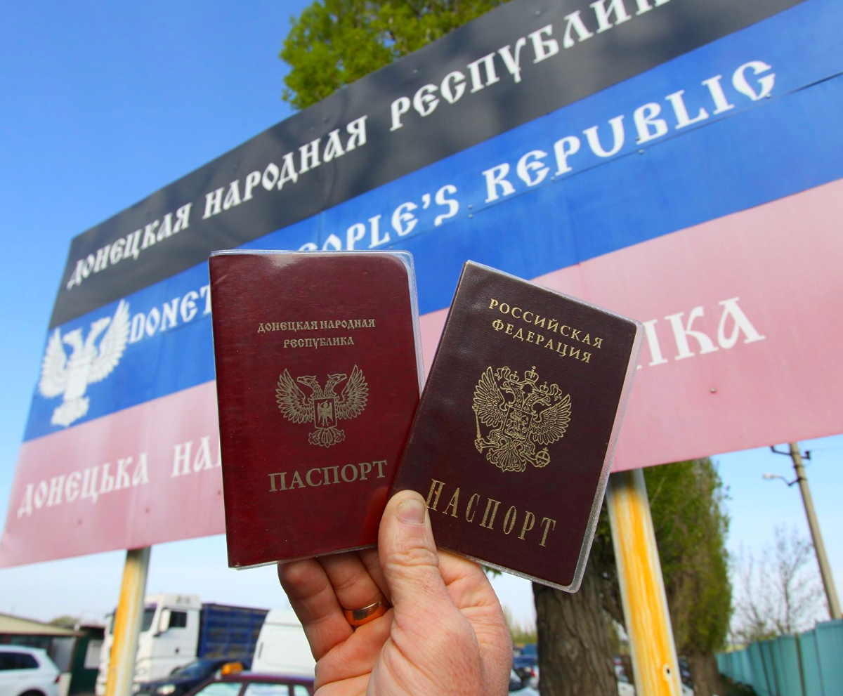Как Зеленский может невольно запустить легализацию паспортов РФ в Донбассе Как Зеленский может невольно запустить легализацию паспортов РФ в Донбассе