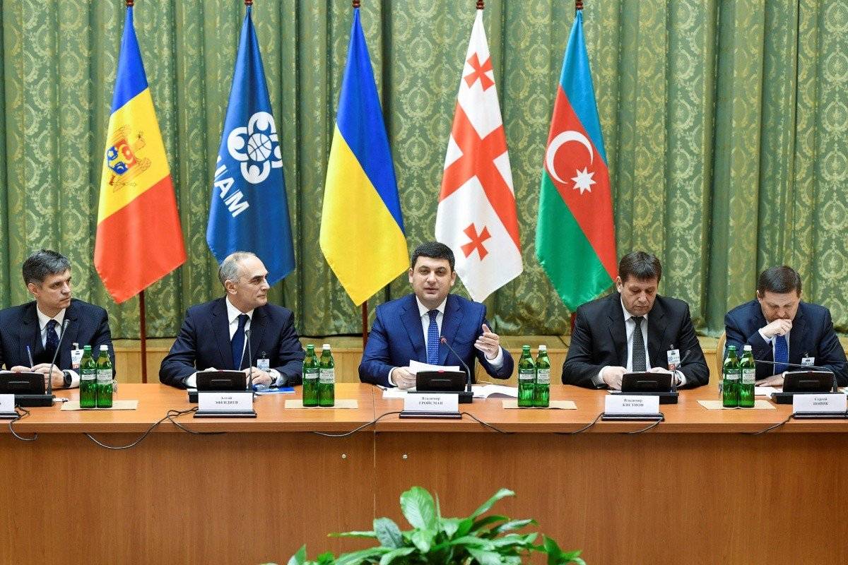 Стряхнуть нафталин: Киев предложил возродить забытое объединение против РФ