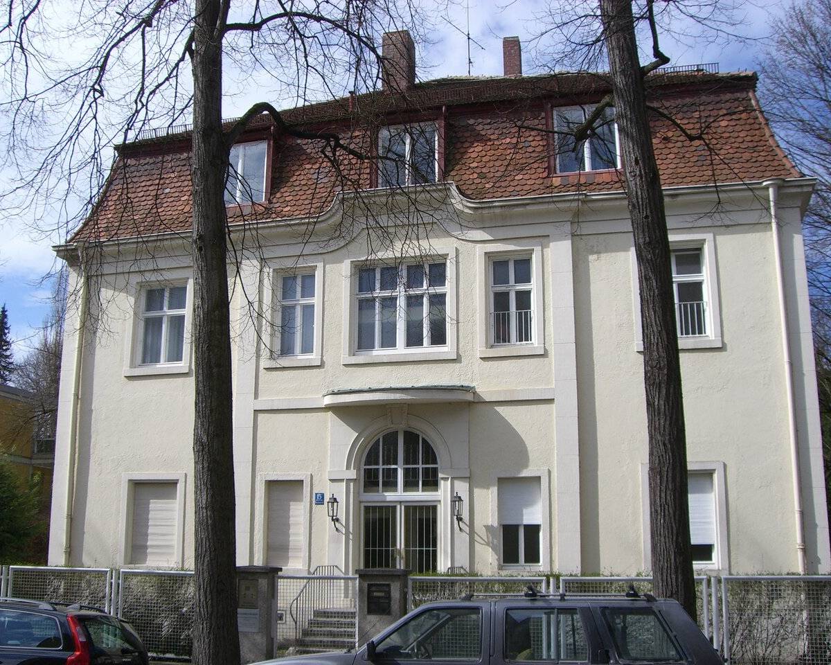 Украинский свободный университет на службе у западных магнатов