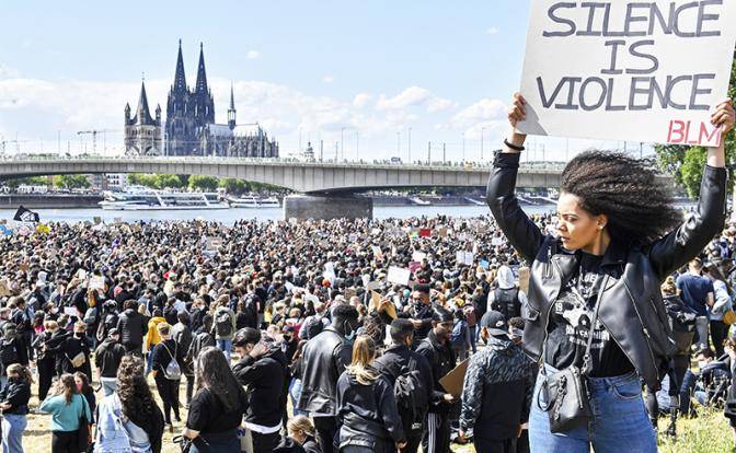 Бунты в Германии: Полиция стала главным врагом всего мира