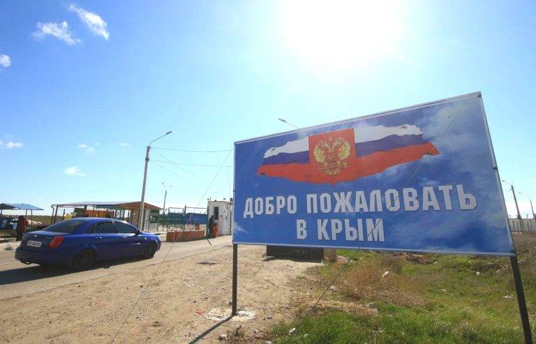 Крымчан перестали выпускать из России по украинским паспортам