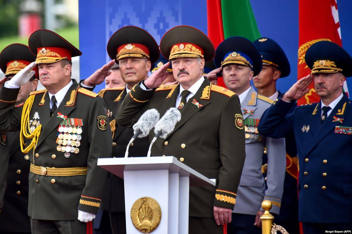 Лукашенко теряет поддержку силовиков - разгонять Майдан будет некому