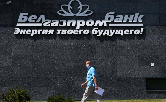 Лукашенко отнял у «Газпрома» банк в день России