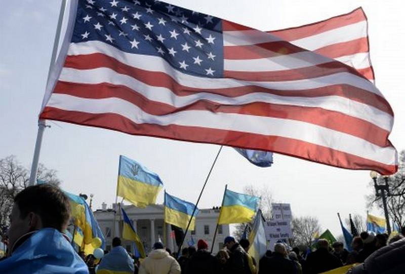 «Поле битвы двух империй»: на Украине предсказывают стране скорые проблемы