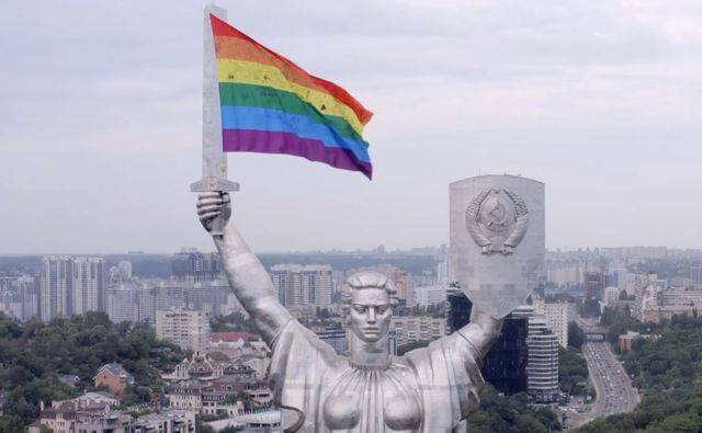 ЛГБТ как «религия» двуличных безумцев — от «Тануки» до Киева