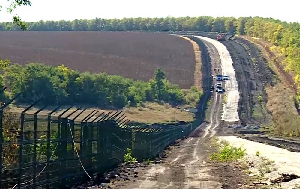 «Смеялись всем составом»: на Украине оценили стену на границе с Россией