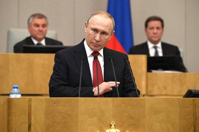 Рейтинг Путина падает на фоне растущего общественного недовольства