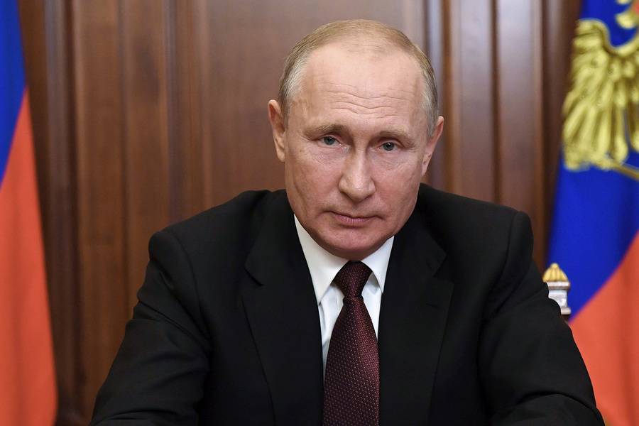 Путин: общество России не растерялось перед угрозой коронавируса