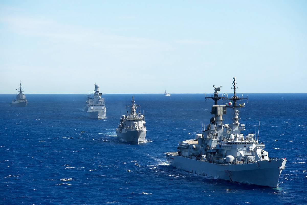 НАТО «трещит по швам»: корабли альянса чуть не атаковали друг друга