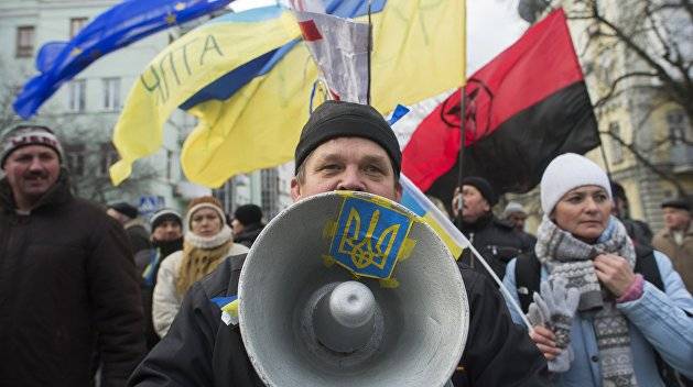 Последняя схватка перед распадом: Украина оказалась в положении СССР