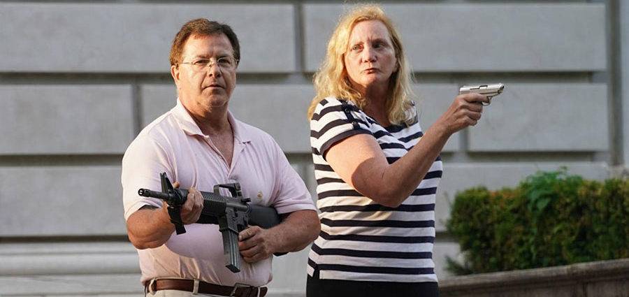 В США намерены судить супругов, оборонявших свой дом от "активистов" BLM