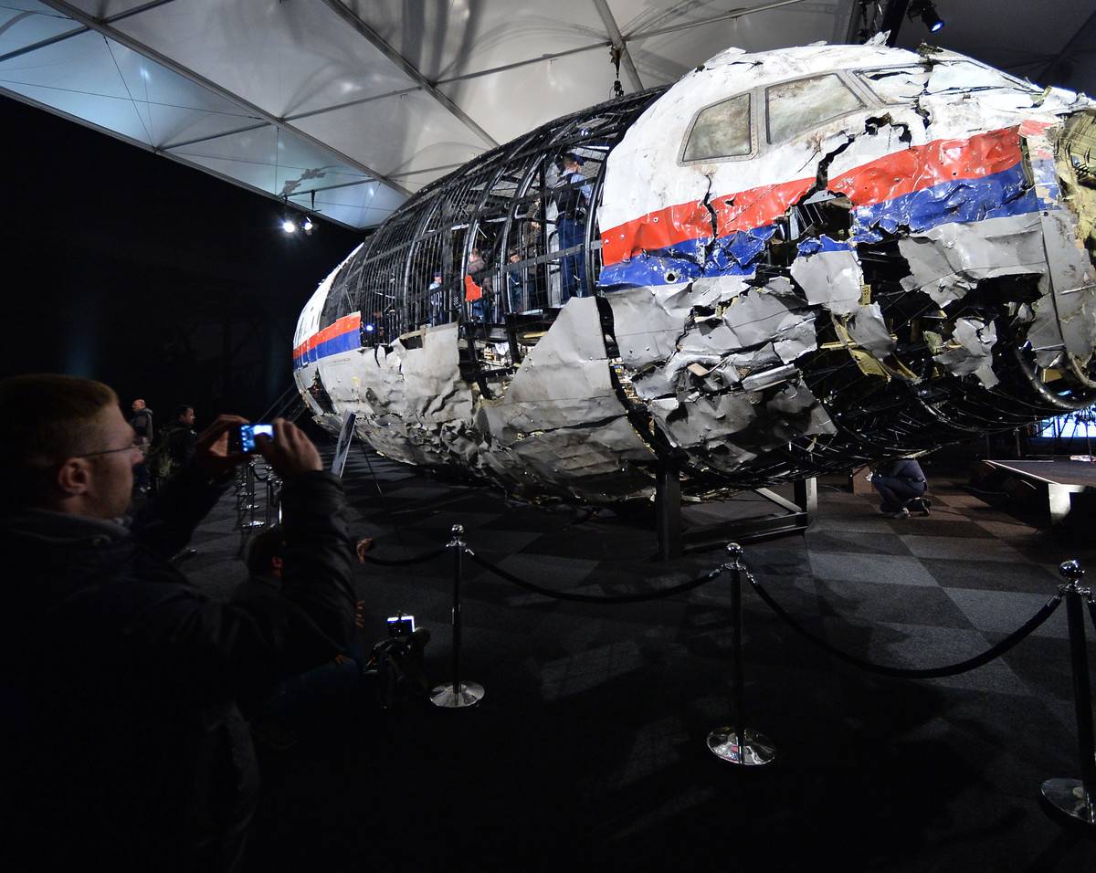 Крушение MH17: Запад добивается обвинения России