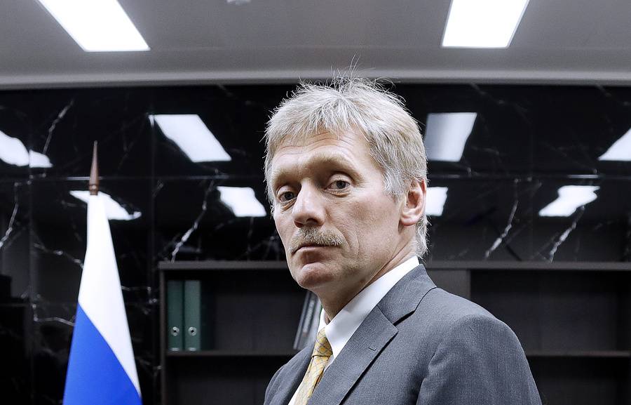 Песков: Кремль не обсуждает возможность переноса Дня России на 1 июля Песков: Кремль не обсуждает возможность переноса Дня России на 1 июля