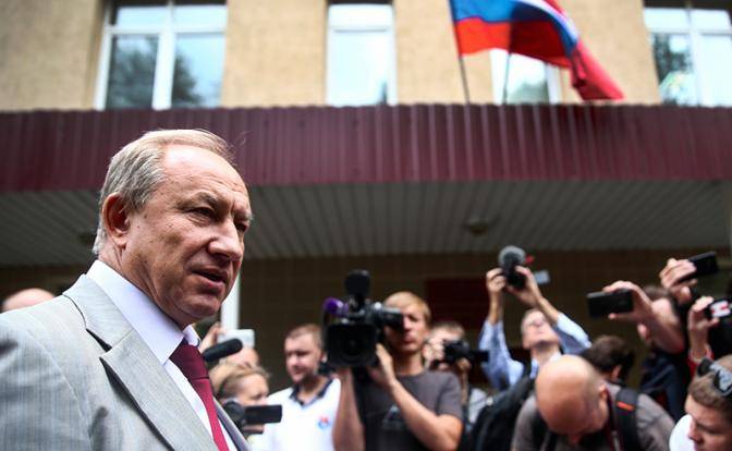 Власть пытается заставить замолчать оппозицию и журналистов Власть пытается заставить замолчать оппозицию и журналистов