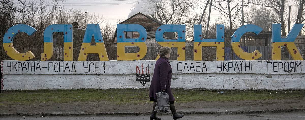 Местные жители в Славянске плюют в спины украинским «освободителям»