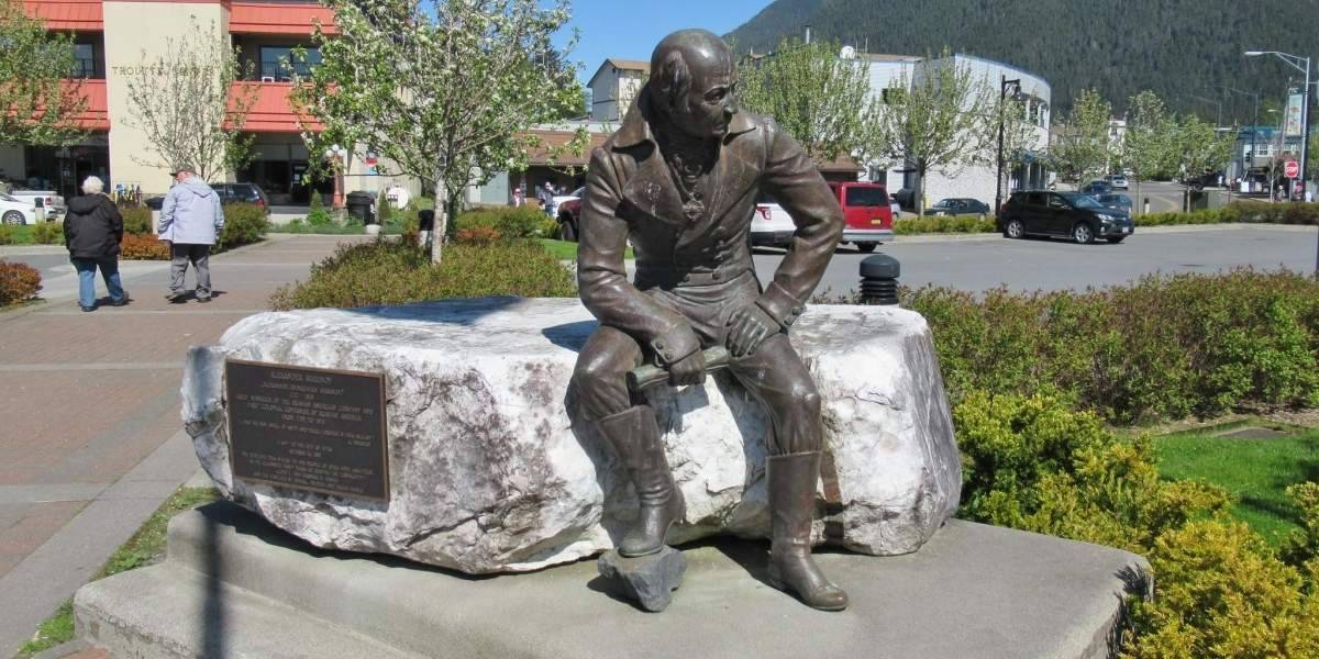 На Аляске снимают памятник русскому основателю города Ситка