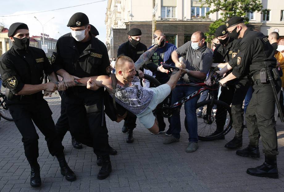 Высокая неопределенность: эксперты о протестах в Беларуси