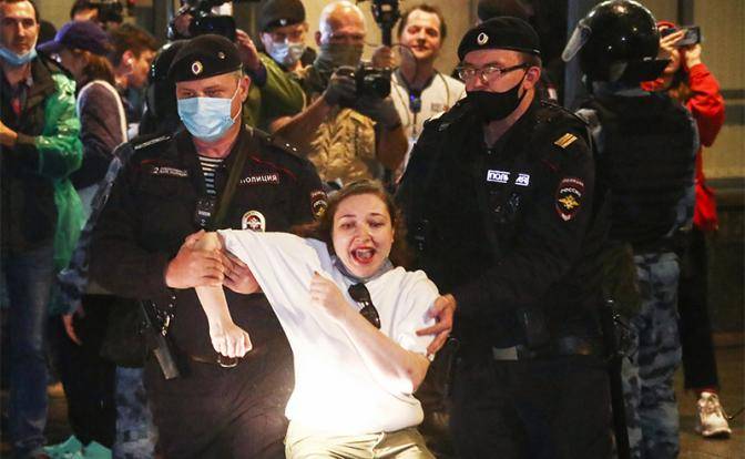«Долой царя!» власть не простит: 147 человек задержаны в Москве «Долой царя!» власть не простит: 147 человек задержаны в Москве
