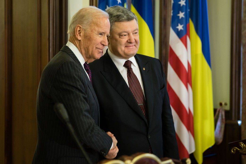Демократическая партия США срочно готовит на Украине военный переворот