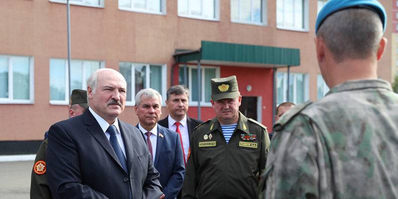 «Никто извне нападать не будет» — Лукашенко успокоил электорат