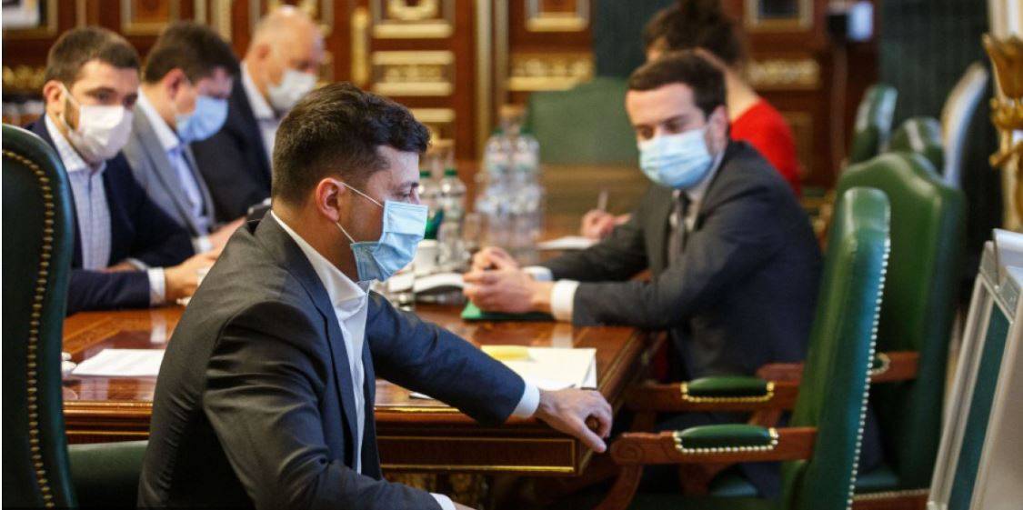 Зеленского предупредили о возможной революции на Украине Зеленского предупредили о возможной революции на Украине