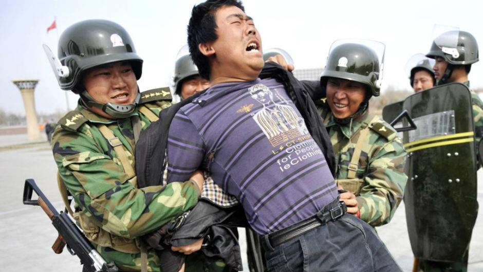 США и Великобритания обвиняют Китай в геноциде уйгуров и лжи