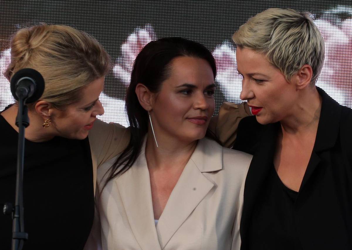 Лукашенко назвал Тихановскую и ее соратниц "несчастными девчонками"