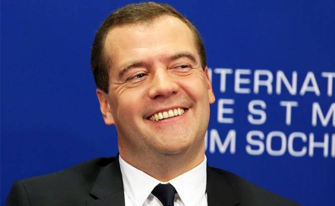 Почему Медведев популярней Путина