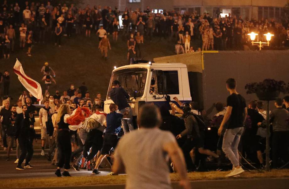 Протесты и кровь в Белоруссии, а наказывают Россию? Протесты и кровь в Белоруссии, а наказывают Россию?