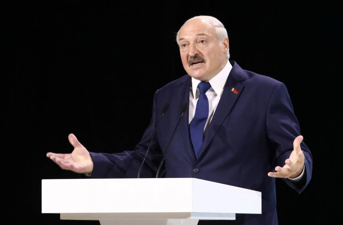 Лукашенко: я пока живой и не за границей