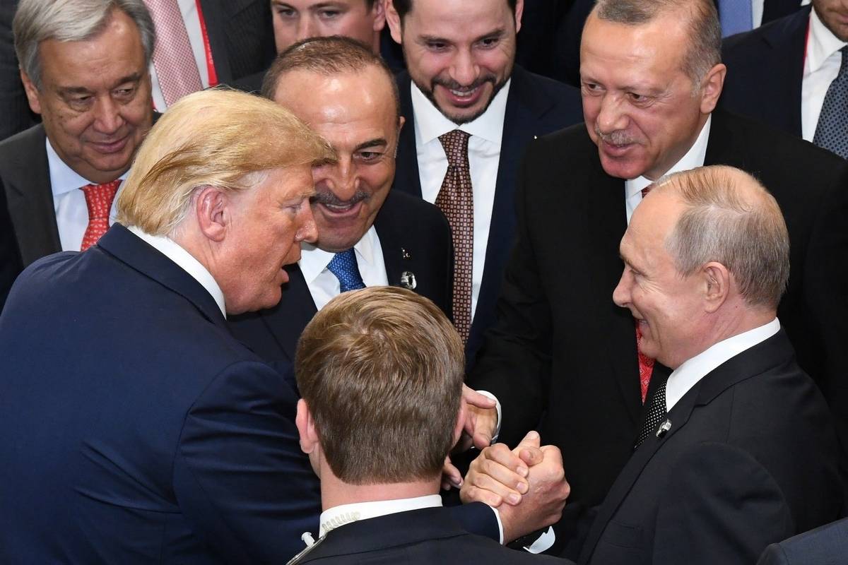 «Вредит самому себе»: зачем Трамп хочет встретиться с Путиным «Вредит самому себе»: зачем Трамп хочет встретиться с Путиным