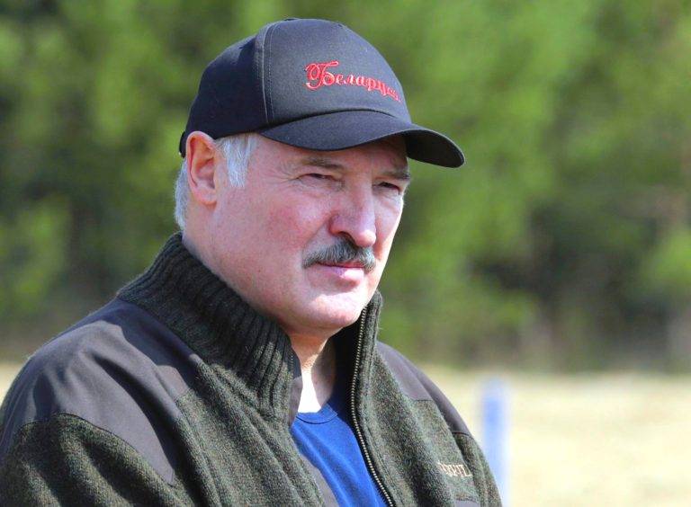 Засидевшийся на двух стульях Лукашенко оказался не нужен ни России, ни США Засидевшийся на двух стульях Лукашенко оказался не нужен ни России, ни США