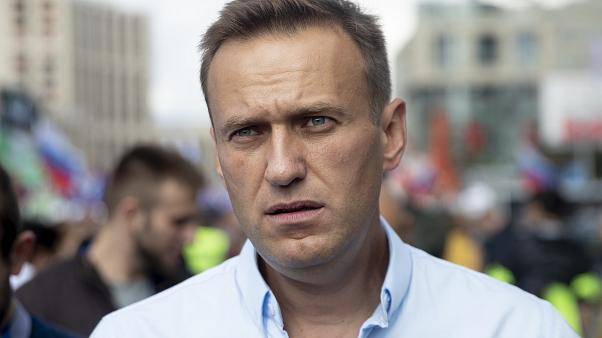 Навальный остается в Омске: мнения сторон разделились