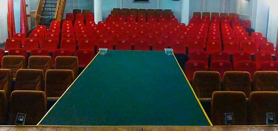 Пропагандистский провал: патриотическое кино в Днепре "собрало" пустые залы