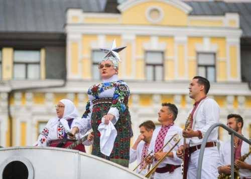 Народ плачет – нация скачет Народ плачет – нация скачет