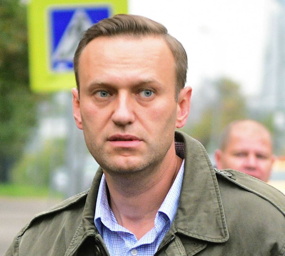 Труд (Болгария): зачем Навального напоили чаем
