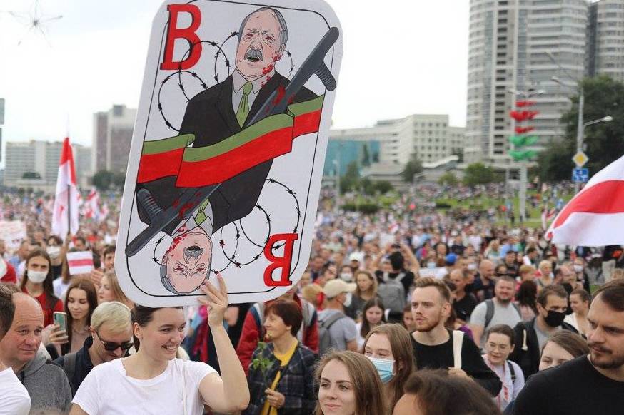 Лукашенко почувствовал себя увереннее: В ход снова пошли дубинки
