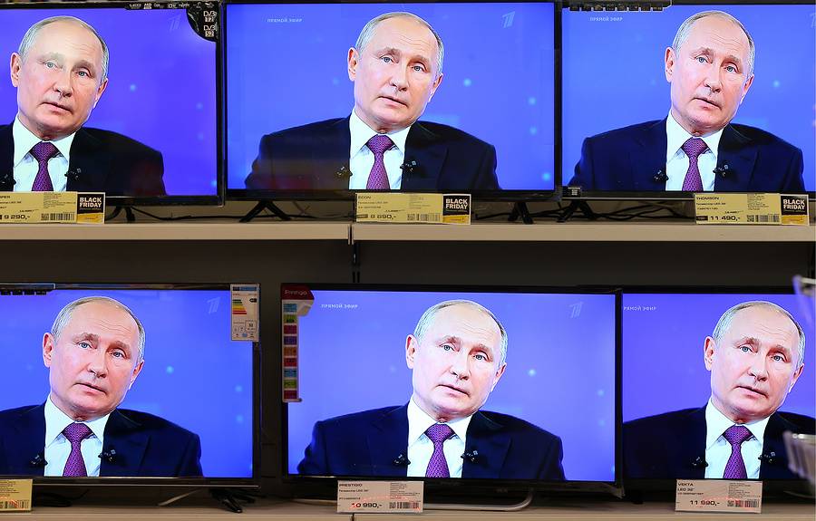Кремль сообщил об отмене традиционной прямой линии с Путиным в этом году