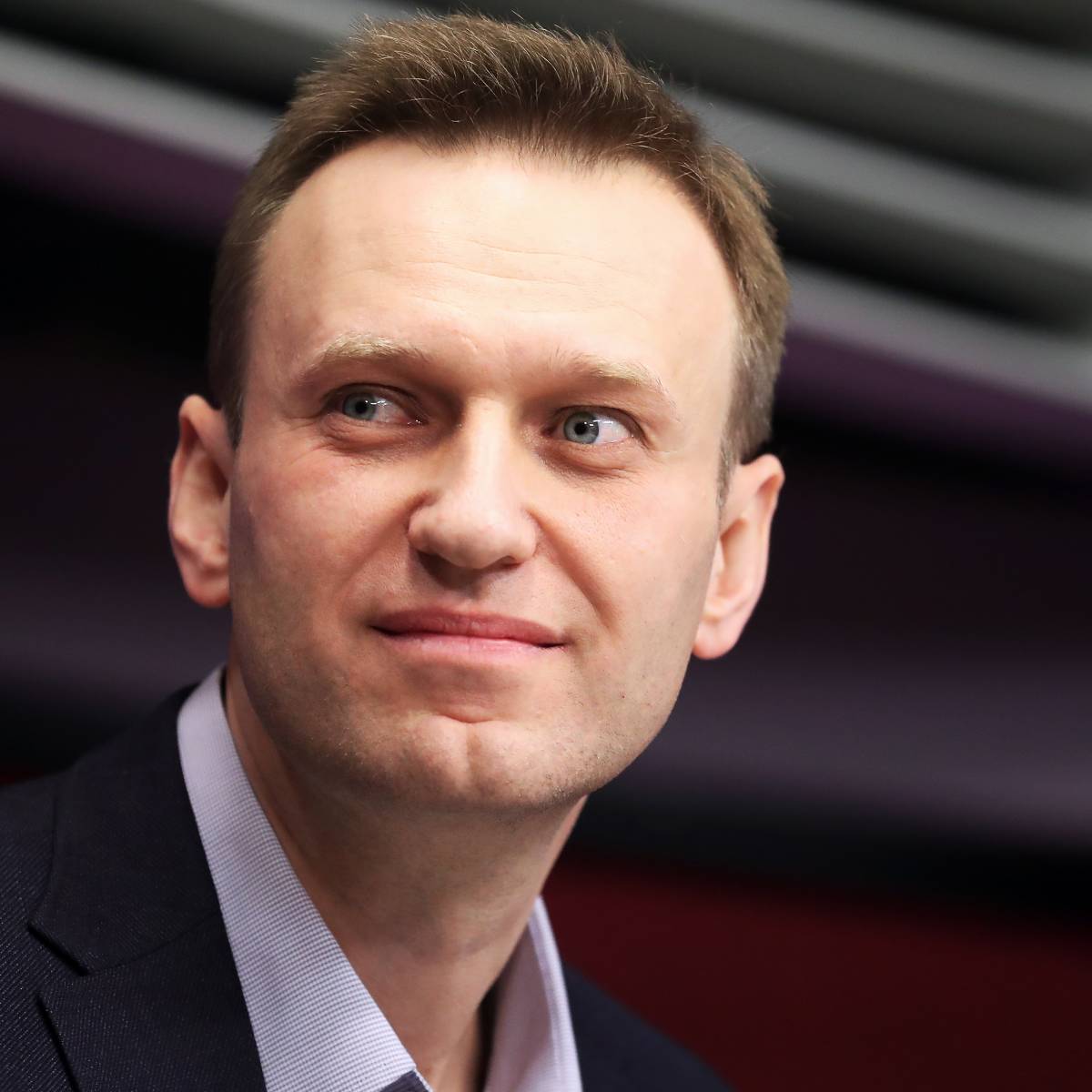Навального отключили от ИВЛ, он может вставать